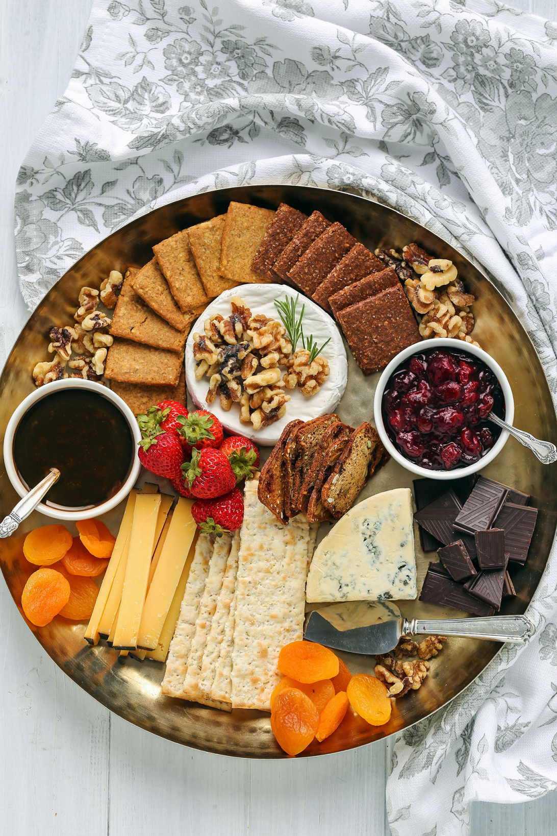 How To Create A Dessert Cheese Board