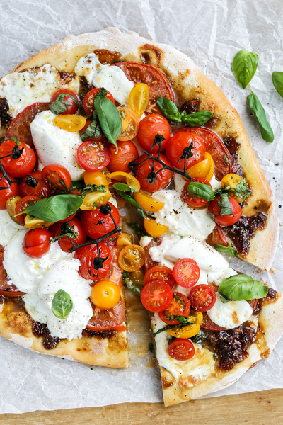 Balsamic Fig Tomato and Basil Caprese Pizza | Wozz! Kitchen Creations