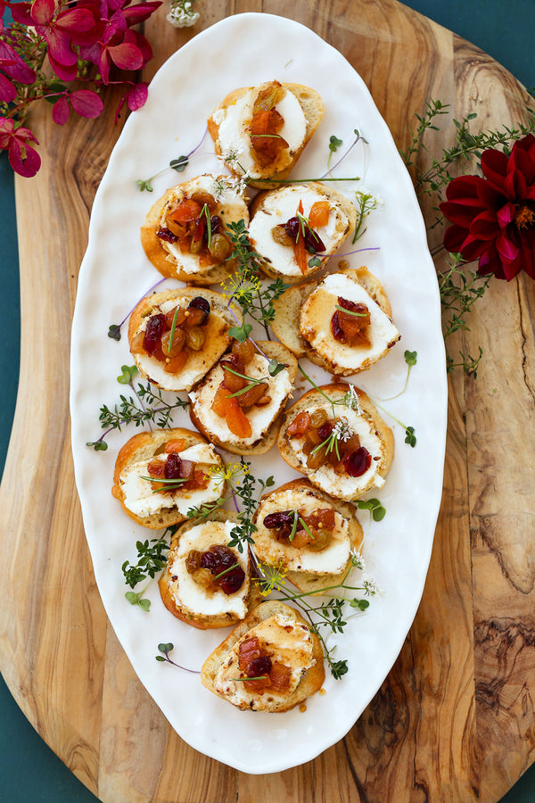 Crostini with goats cheese, honey and fruit chutney jam